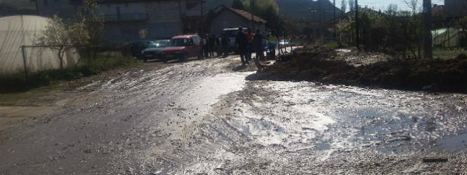 Пукна цевка на главен вод за вода во Проевце – фото + видео