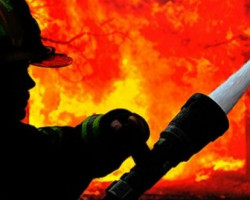 Работник повреден во пожар во фабрика за чевли во Куманово