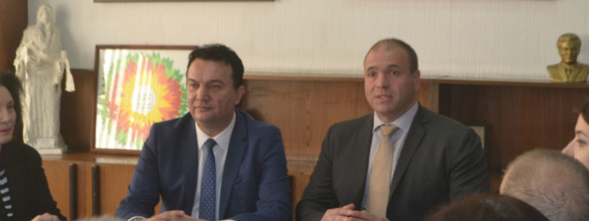 Министерот Сугаревски им додели решенија за легализација на дивоградбите на граѓаните на Куманово