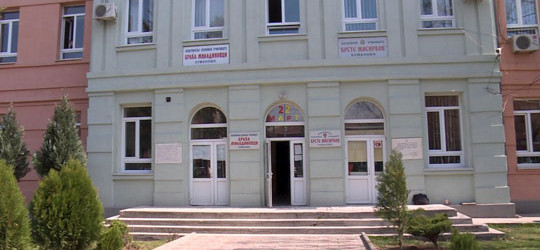 Со протест на ученици од ООУ „Браќа Миладиновци“ започна првенството во кошарка