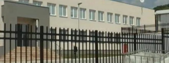 Службеник од затвор во Кшање се обидел да внесе и продаде мобилен телефон на затворениците