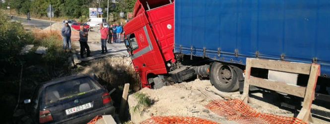 Камион товарен со мигранти во обид да избега од полицијата пропаднал во шахта во Куманово