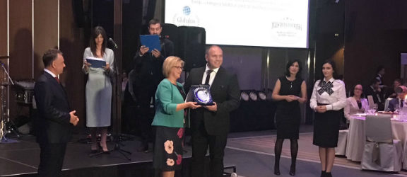 Градоначалникот на општина Куманово доби признание за развој на претприемништо на светскиот конгрес на претприемачи