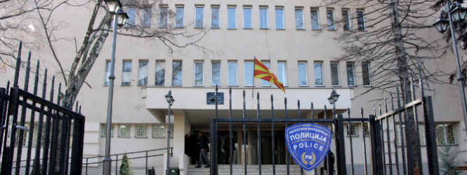 Запалил полициско возило , а во обид да избега пукал во полицијата