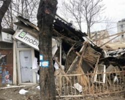 Се урна стара куќа во центар на Куманово