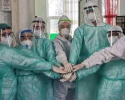 Доброволци од Куманово, направија и доставија визири и заштитна опрема за медицинскиот персонал