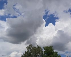 Променливо облачно и нестабилно време со локален дожд