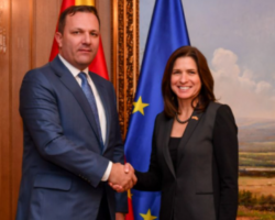 Американска донација за македонската полиција за справување со ковид-19