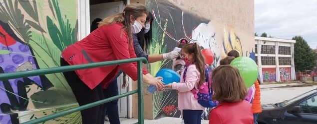 Започна учебната година,  во  Куманово на училиште тргнаа 1 143 првачиња