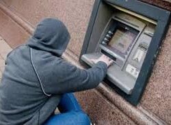Полицијата фати крадец на лице место во обид да украде пари од банкомат