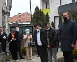 Спасовски положи цвеќе на бистата на народниот херој Карпош, а официјално денеска е отворена реконструираната поставка во куќата музеј