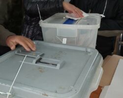 Гласач фотографирал гласачко ливче на избирачко место во „Кочо Рацин“