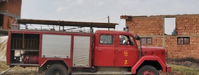 Пожарникарите гаснеле запален оџак на зграда