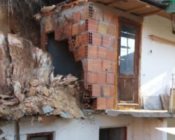 Општината објави оглас за понуда за санирање на одронот од карпата кој оштети куќа