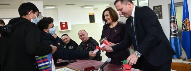 Министерот Спасовски со лична донација од 120 000 денари за децата со воспитно социјални проблеми и нарушено поведение