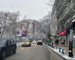 Комуналните инспектори на терен, сопствениците на дуќаните мора да го исчистат снегот пред нивните објекти