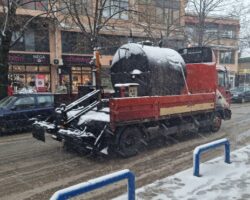 Снег и негативни температури, зимските служби се подготвени за чистење велат од општина Куманово