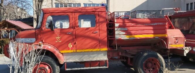 Пожарникар повреден при гаснење на пожар на стовариште во Доброшане