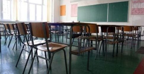 Наставниците да не одат во училиштата да се заштедат средства за електрична енергија