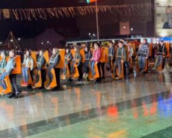 Учениците од средните училишта од Куманово настапија на струмичкиот карневал