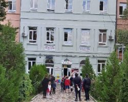 Учениците се враќаат на настава,  платите на наставниците зголемени за 15 проценти