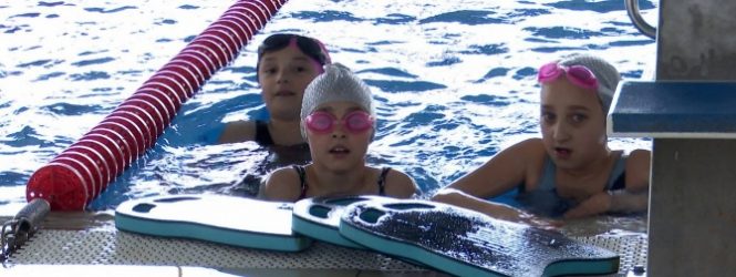 Месечно на затворениот базен во Куманово се рекреираат околу 2.000 основци и средношколци