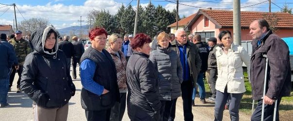 Протест на сточарите од кумановските села Љубодраг, Ново Село, Умин Дол, не дозволуваат уништување на свињите