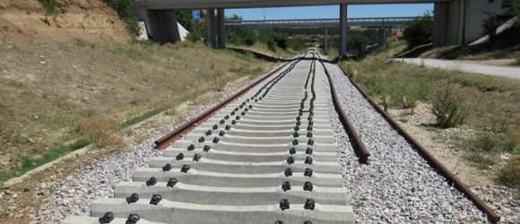 Се работи на реконструкција на пругата Куманово – Бељаковце, се градат надвозници, подвозник и мост на река Пчиња