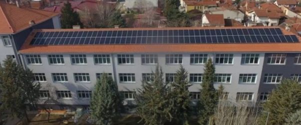 Пуштена во функција фотоволтаична централа на кумановската гимназија „Гоце Делчев“