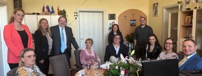 Амбасадорот на Кралството Шпанија во Република Македонија ја посети кумановската гимназија