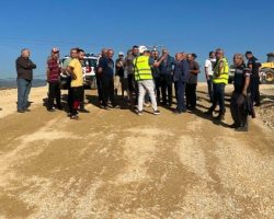 Жителите на Прмакови ниви на протест, ја запреа изградбата на пругата Куманово-Бељаковце, велат патот е стрмен,а мостот небезбеден