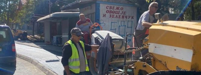 Се реконструираат тротоарите на улицата  Народна револуција кај Соколански парк