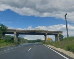 Поправен нефункционалниот мост кај село Војник, парчиња бетон кои виселе од мостот биле директна опасност за возилата на магистралата
