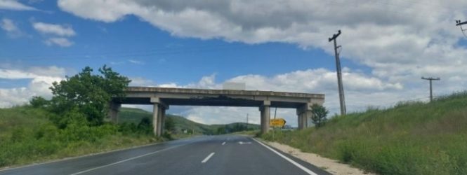 Поправен нефункционалниот мост кај село Војник, парчиња бетон кои виселе од мостот биле директна опасност за возилата на магистралата