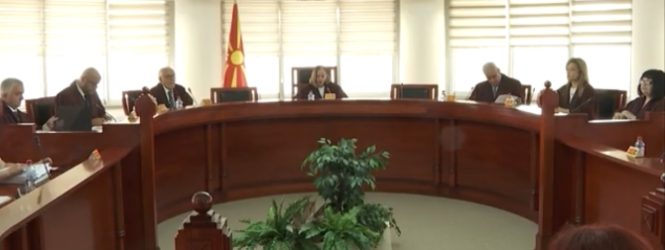 Од денеска па додека не се донесе конечна одлука, на граѓаните не смее да им се бара податок за националноста во изводите за родени, венчани и починати